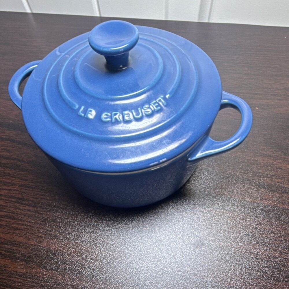 Le Creuset Blue Round Enamel Casserole Pot with Lid, 5 in Diameter - Picture 2 of 8